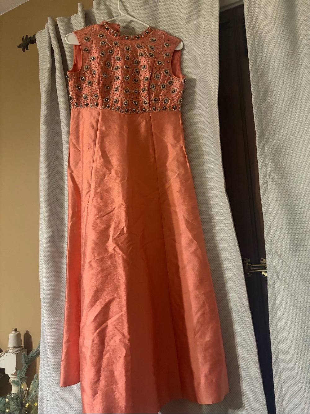 Elegant Coral Embellished Sleeveless Evening Dress